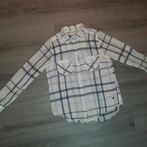 American Eagle Vintage Boyfriend Fit Plaid Button Up Long Sleeve